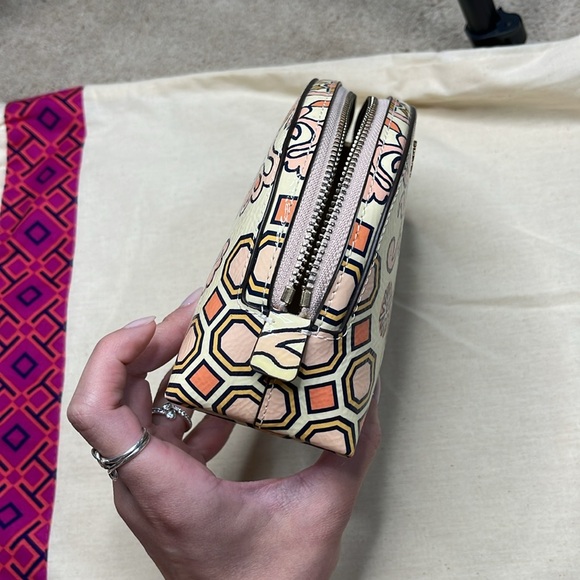 Tory Burch Hicks Garden collection cosmetic bag & continental wallet combo - Picture 11 of 17